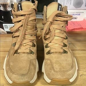 Woman’s Sorel 7.5 Tan High-Top Men's Shoes